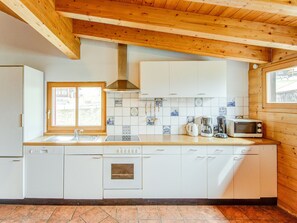 Fridge, microwave, oven, stovetop - Apartment in Montafon near Ski Lifts (Sankt Gallenkirch)