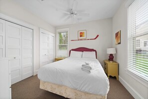 2 bedrooms, iron/ironing board, WiFi, bed sheets