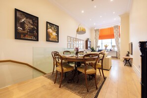 Dining - Paddington Station 7-Bed 13-Guests Massive House w/Patio in 1841 Victorian Pub (London)
