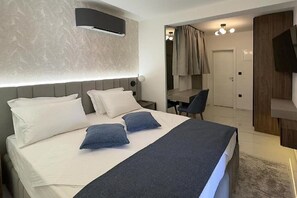 1 bedroom, desk, travel cot, WiFi - Villa Fortuna ap2 : One-Bedroom Apartment (Smokvica)