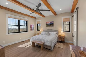 3 多间卧室、办公桌、熨斗/熨衣板、免费 WiFi