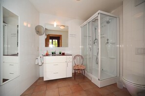 Shower, hair dryer - Apartment in Reith near Ski Slopes (Reith bei Kitzbühel)