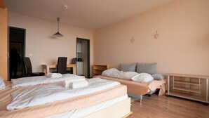 旅行婴儿床、免费 WiFi、床单