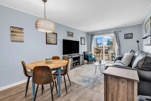 Smart TV - Ocean Views l 2BR l Private Beach Access (North Myrtle Beach)