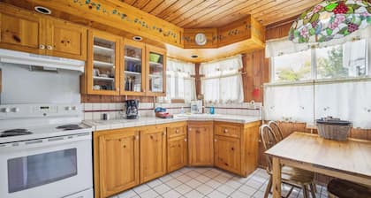 Spacious 3BR Lakefront Cottage w/ Beach Access