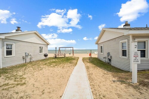 3BR/1BA lakefront cottage at Sunnyside with A/C, private beach access, and lawn games.