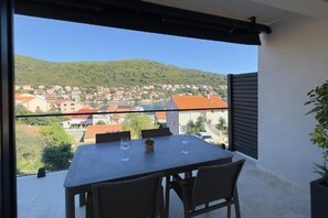 Outdoor dining - Villa Fortuna ap3 : One-Bedroom Apartment (Smokvica)