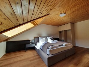 3 bedrooms, travel crib, free WiFi, bed sheets