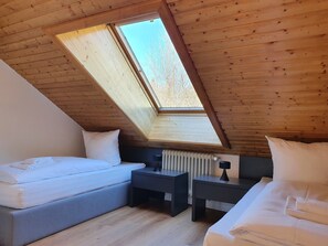 3 bedrooms, travel crib, free WiFi, bed sheets