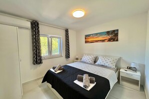 10 chambres, fer et planche à repasser, lit parapluie, Wi-Fi gratuit
