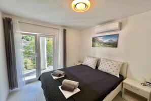 10 bedrooms, iron/ironing board, travel crib, free WiFi - Group holiday villa with pool (Bribir)