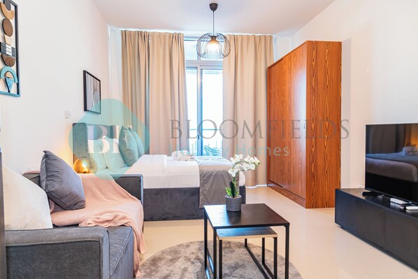 In-room safe, iron/ironing board, free WiFi - Bloomfields Stylish STU in Julphar (Abu Dhabi)