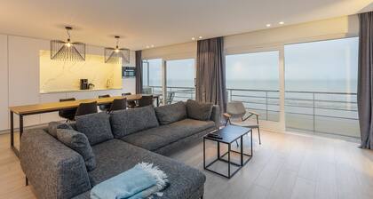 Luxurious apartment with stunning sea view