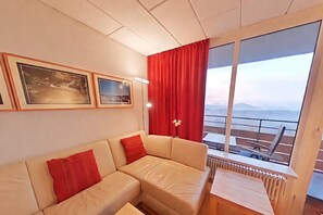 Smart TV, foosball, table tennis