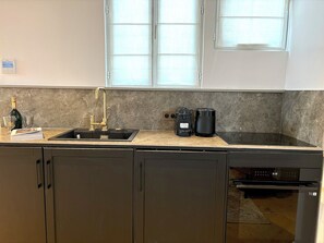 Fridge, microwave, oven, stovetop - Le Loft Grenelle (Paris)
