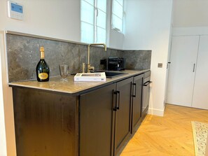 Fridge, microwave, oven, stovetop - Le Loft Grenelle (Paris)