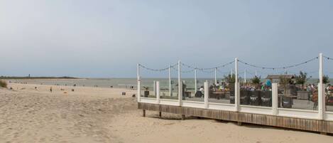 Una spiaggia nelle vicinanze