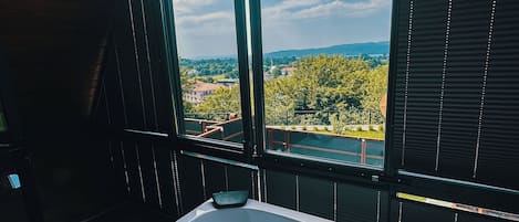 Classic Bungalow, Lake View | Bathroom