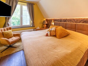 6 bedrooms, WiFi - Luxurious villa with heated pool (Faulx-les-Tom)