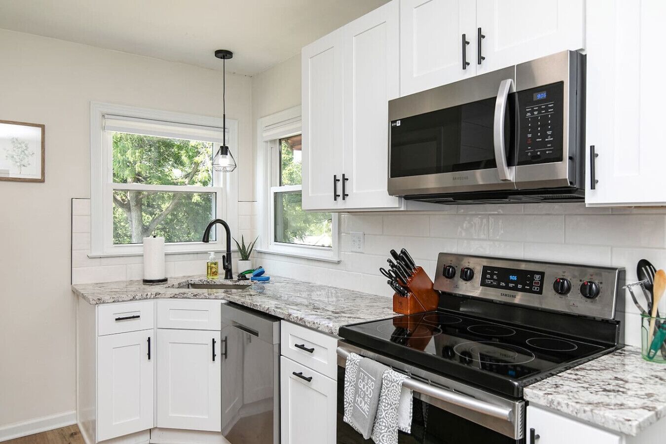 雪櫃、微波爐、焗爐、爐具