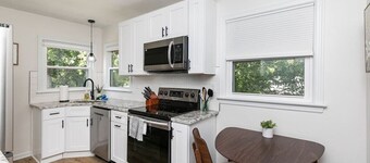 The Cozy Cottage - Entire house in Des Moines