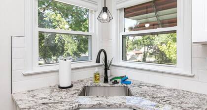 The Cozy Cottage - Entire house in Des Moines