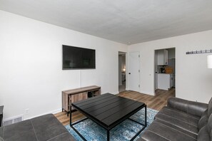 智能电视、办公室