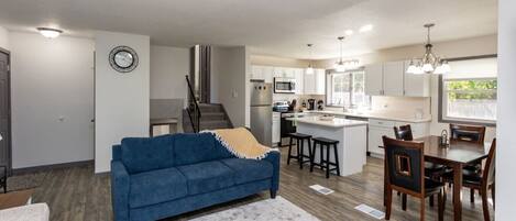 Smart TV, chimenea y videojuegos