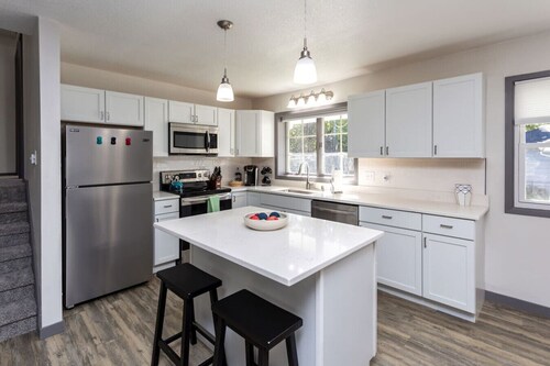 Ankeny Heights - A 4 bedroom and 2 bath home