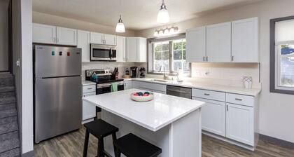 Ankeny Heights - A 4 bedroom and 2 bath home