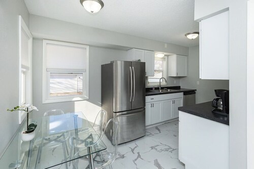 The Modern Getaway - Entire house in Des Moines