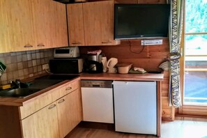 Refrigerador, horno, parrilla de estufa y lavavajillas 