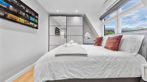 2 chambres, bureau, Wi-Fi gratuit, draps fournis