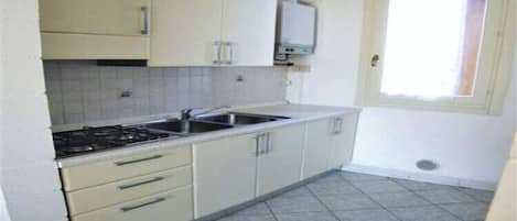 Fridge, oven, stovetop