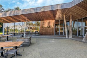 Outdoor dining - Spacious Mansion for 4 Guests (Antoing)