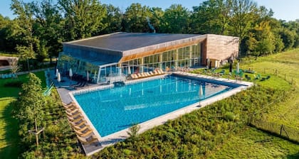 Manoir spacieux avec piscines