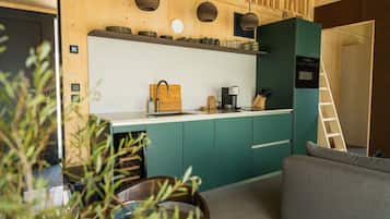 Fridge, microwave, dishwasher, coffee/tea maker