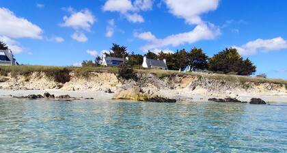 Quiet gîte in an old farmhouse, 10 minutes' walk from the beach