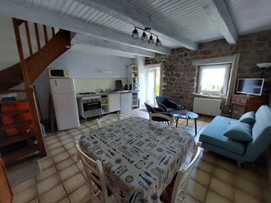 TV, books, stereo - Quiet gîte in an old farmhouse, 10 minutes' walk from the beach (Trégunc)