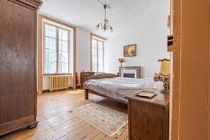 3 soverom, strykejern/-brett, reiseseng for barn og wi-fi (inkludert)