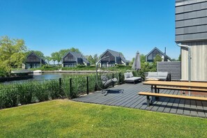 Outdoor dining - Water Villa in Balk with Private Jetty (Balk)