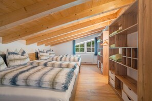 3 bedrooms, travel cot, free WiFi