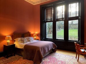 5 slaapkamers, een strijkplank/strijkijzer, wifi, beddengoed