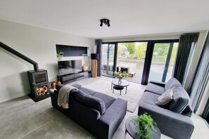 Smart TV, chimenea