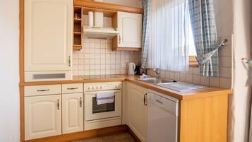 Kühlschrank, Ofen, Herdplatte, Geschirrspüler