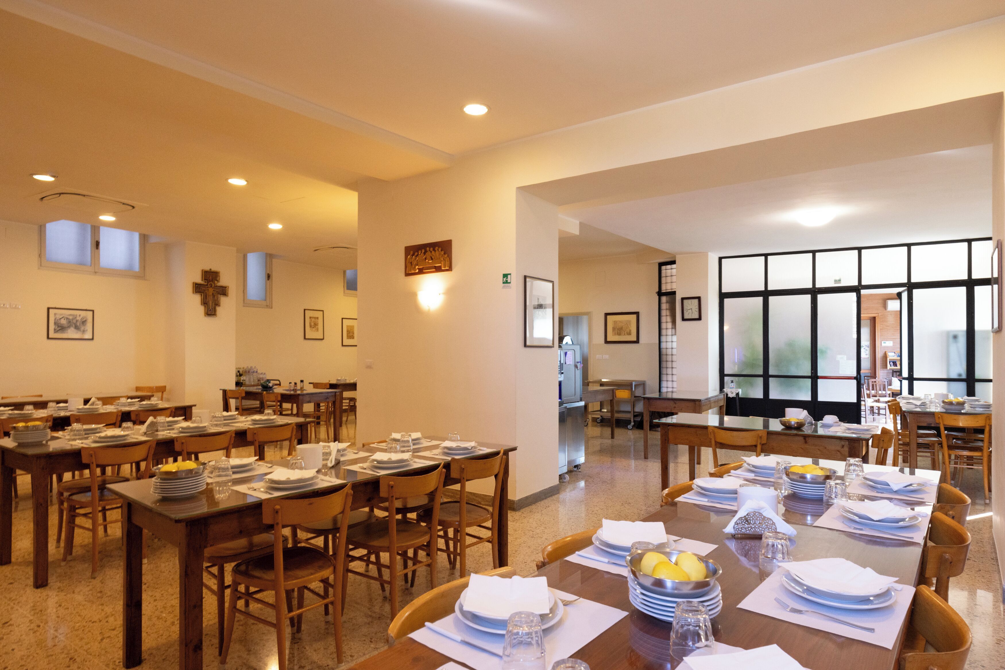 每日付費供應吃到飽早餐