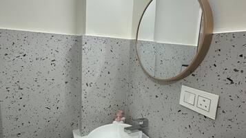 Dusche, Handtücher, Seife, Toilettenpapier