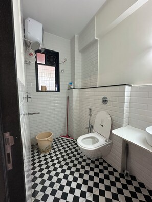 Dusche, Handtücher, Seife, Toilettenpapier