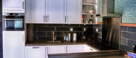 冰箱、微波炉、炉灶、洗碗机