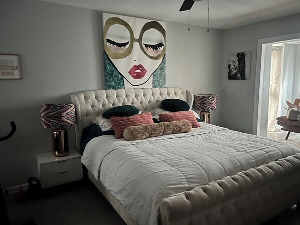 2 bedrooms, iron/ironing board, WiFi, bed sheets - Charming 2-bedroom house in terrific Jonesboro with AC, WiFi, BBQ Grill (Jonesboro)